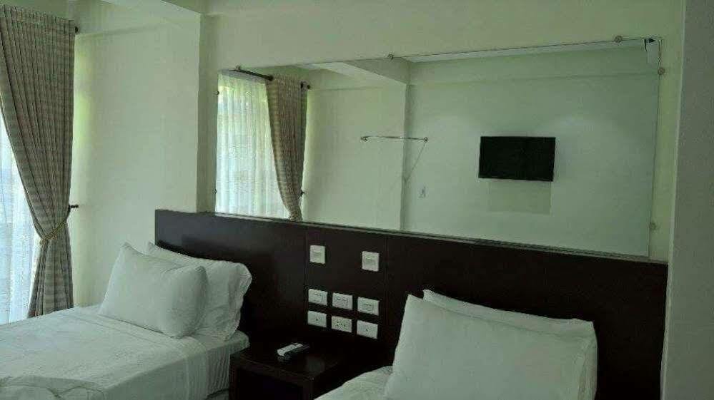 Boracay Midtown Hotel Balabag  Экстерьер фото